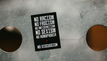 &Gamma;&iota;&alpha;&tau;ί &omicron;&rho;&iota;&sigma;&mu;έ&nu;&omicron;&iota; ά&nu;&theta;&rho;&omega;&pi;&omicron;&iota; &upsilon;&pi;&omicron;&delta;ύ&omicron;&nu;&tau;&alpha;&iota; &tau;&omicron;&upsilon;&sigmaf; &omicron;&mu;&omicron;&phi;&iota;&lambda;ό&phi;&iota;&lambda;&omicron;&upsilon;&sigmaf; (&epsilon;&nu;ώ &delta;&epsilon;&nu; &epsilon;ί&nu;&alpha;&iota;!)