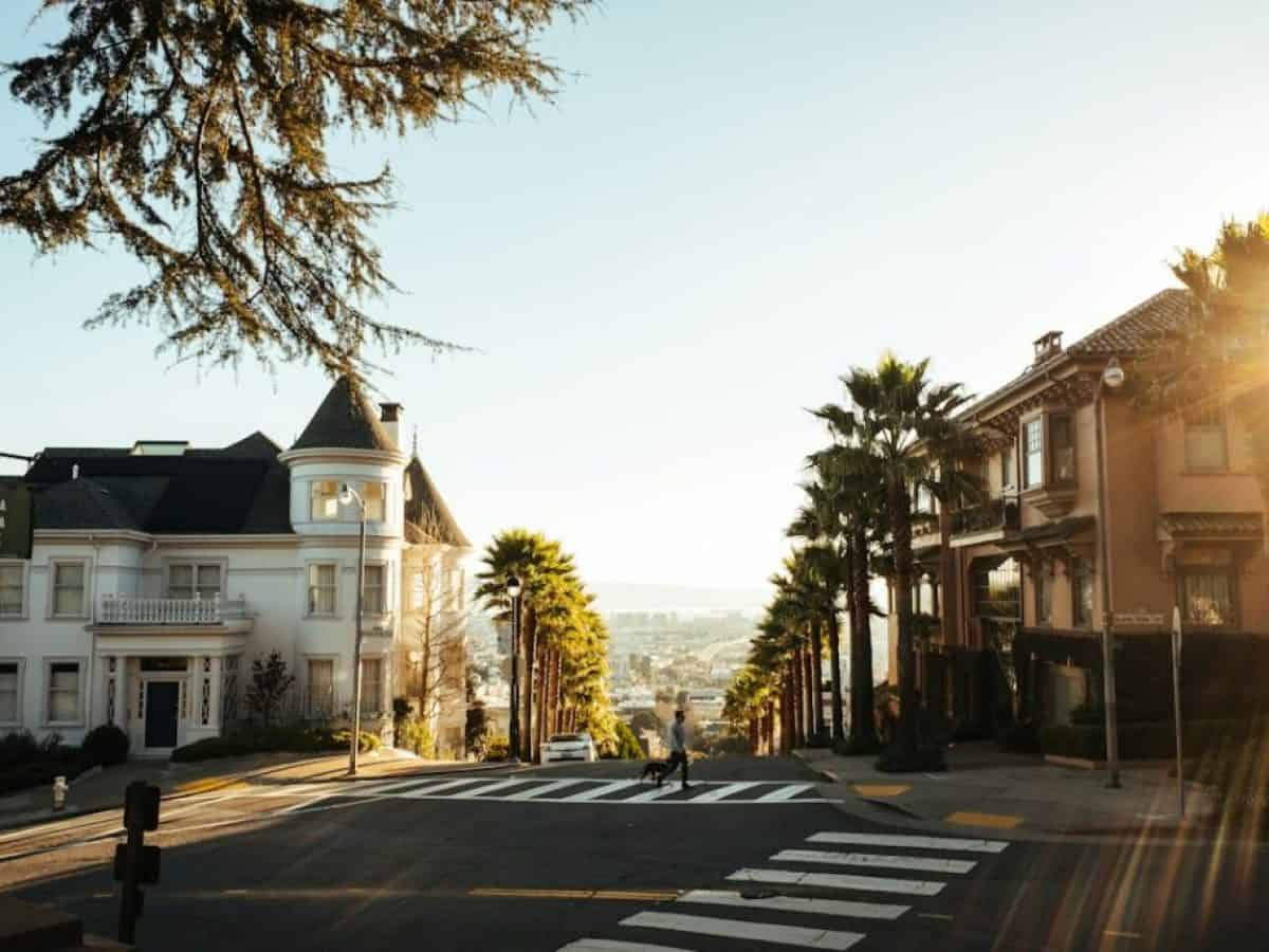 8 &phi;&alpha;&gamma;&eta;&tau;ά &pi;&omicron;&upsilon; &theta;&epsilon;&omega;&rho;&omicron;ύ&nu;&tau;&alpha;&iota; &ldquo;gay-friendly&rdquo;  &kappa;&alpha;&iota; &gamma;&iota;&alpha;&tau;ί