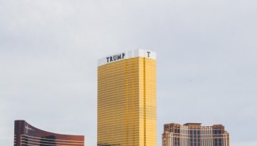 &Eta; &sigma;&iota;&omega;&pi;&eta;&rho;ή &omicron;&mu;&omicron;&phi;&upsilon;&lambda;&omicron;&phi;&iota;&lambda;ί&alpha; &tau;&omega;&nu; &pi;&omicron;&lambda;&iota;&tau;&iota;&kappa;ώ&nu;