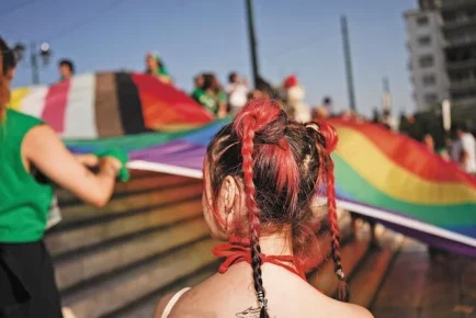 loatki-ti-mas-chriazete-to-pride