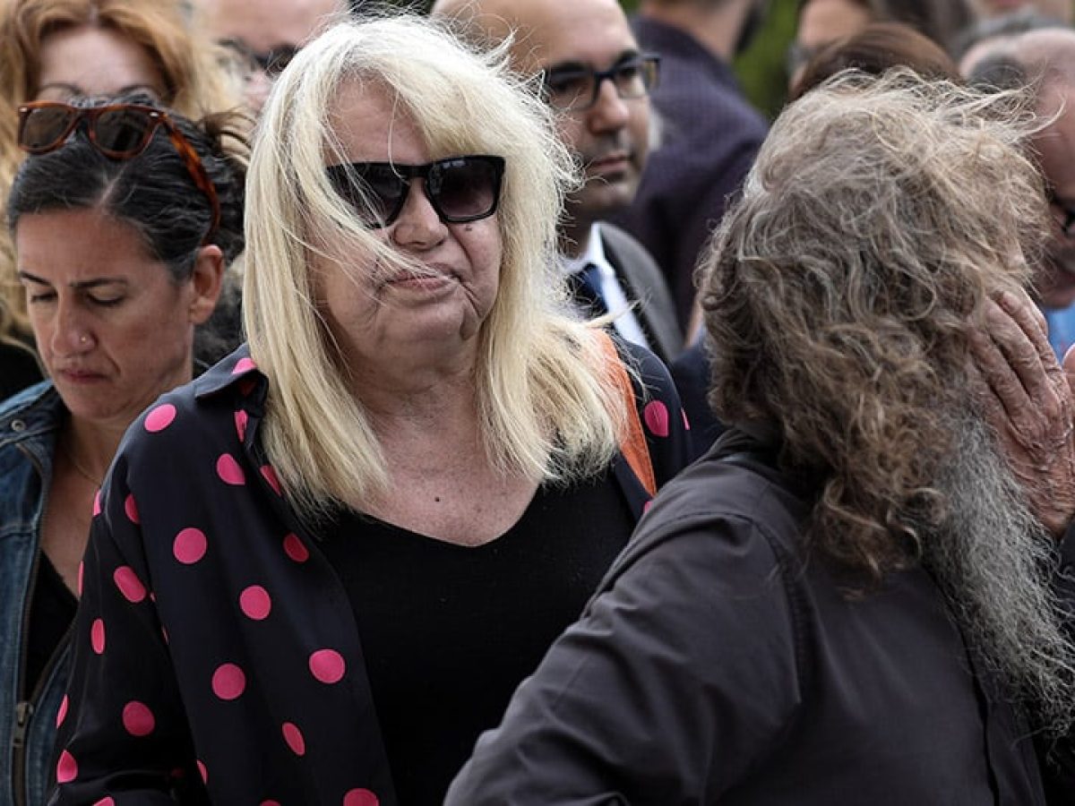 &Pi;έ&theta;&alpha;&nu;&epsilon; &eta; &Pi;ά&omicron;&lambda;&alpha; &Rho;&epsilon;&beta;&epsilon;&nu;&iota;ώ&tau;&eta;, &epsilon;&mu;&beta;&lambda;&eta;&mu;&alpha;&tau;&iota;&kappa;ή &mu;&omicron;&rho;&phi;ή &tau;&omicron;&upsilon; &epsilon;&lambda;&lambda;&eta;&nu;&iota;&kappa;&omicron;ύ &Lambda;&Omicron;&Alpha;&Tau;&Kappa;&Iota;+ &kappa;&iota;&nu;ή&mu;&alpha;&tau;&omicron;&sigmaf;